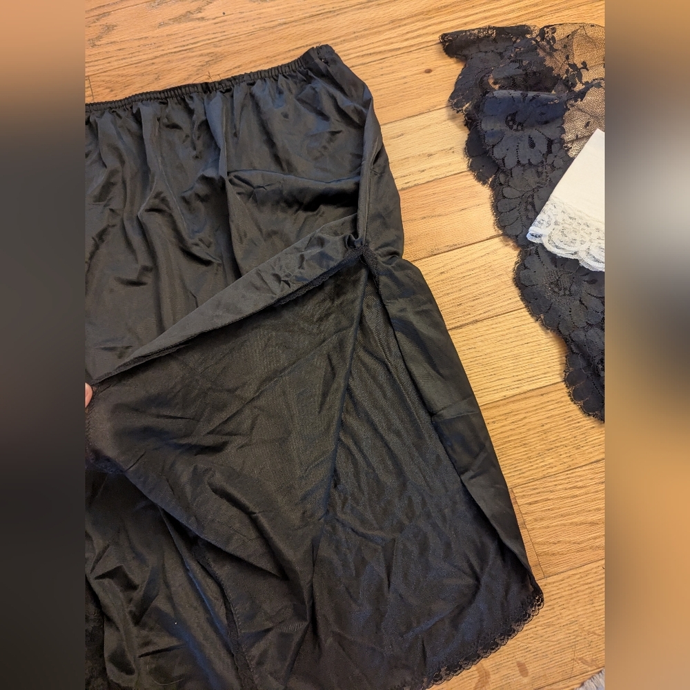 ☃️FLASH SALE☃️Vintage Black Silk Women's Slips And Accessories - Picture 8 of 10